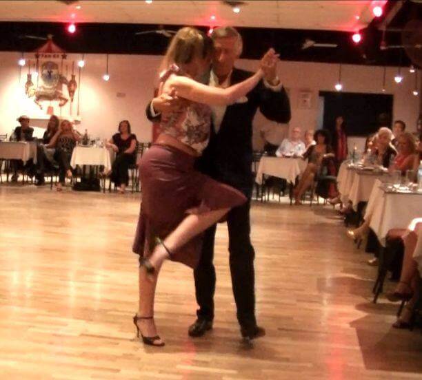 María Alejandra Riva exhibición de milonga con El Flaco Dany