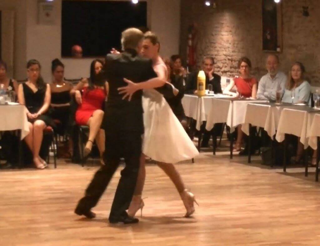 María Alejandra Riva exhibición de milonga con El Flaco Dany